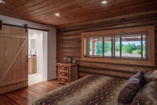 Trapper-Guest-House-Master-Bedroom